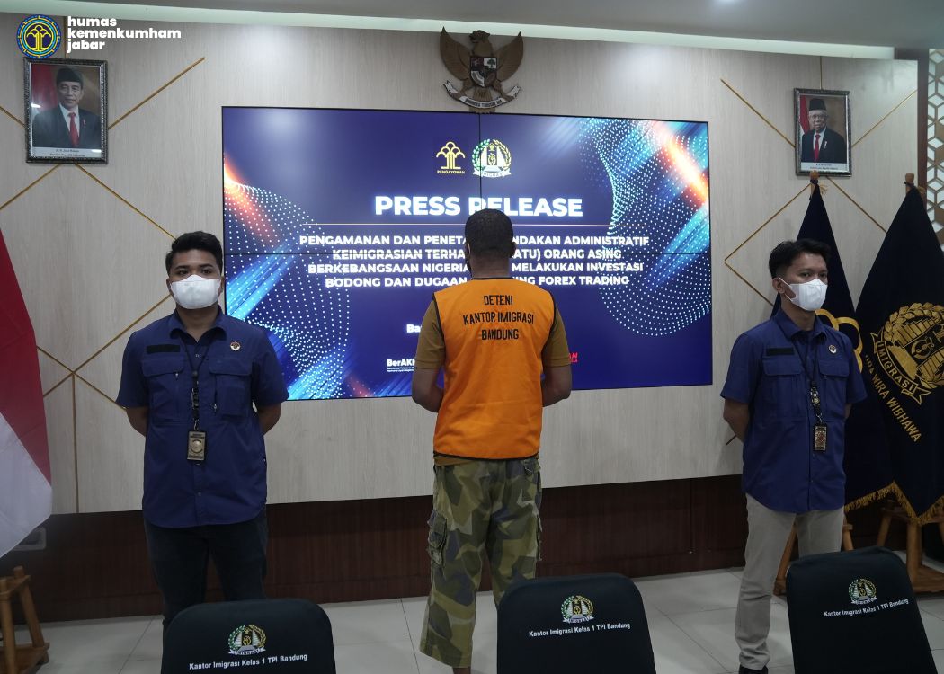 Diduga Lakukan Investasi Bodong Dan Penipuan Forex Trading, Kemenkumham  Jabar Lakukan Deportasi 1 (Satu) WNA Nigeria