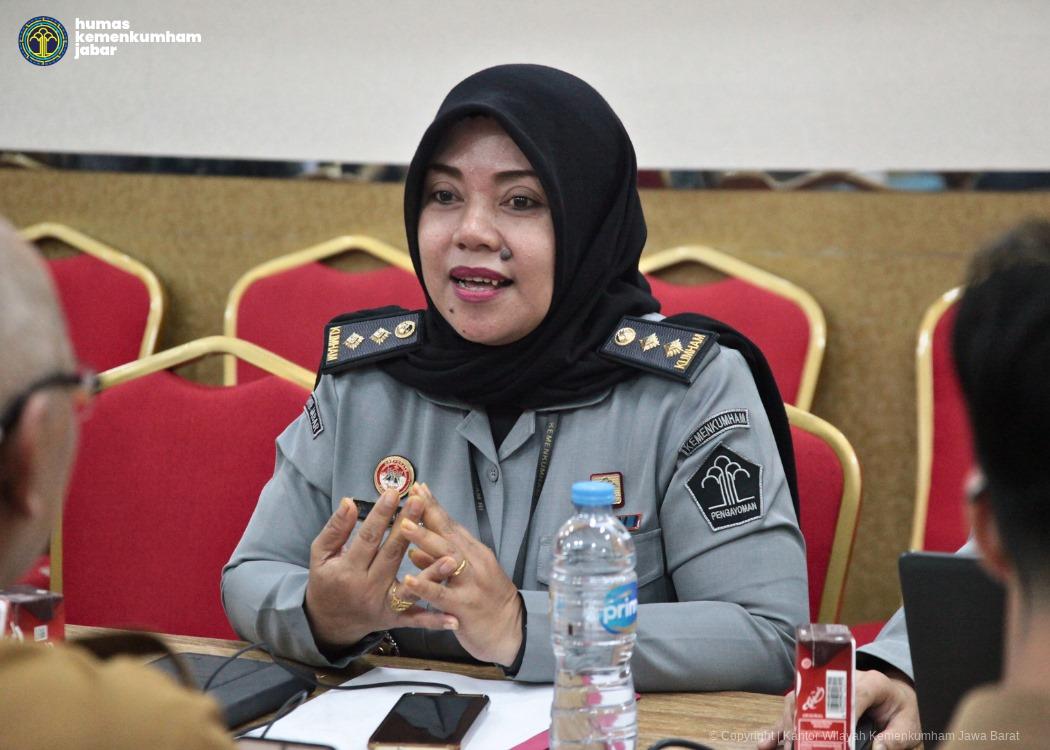 b8989eeb0e8c91180d0a0117f2fe7d40ef46efb8