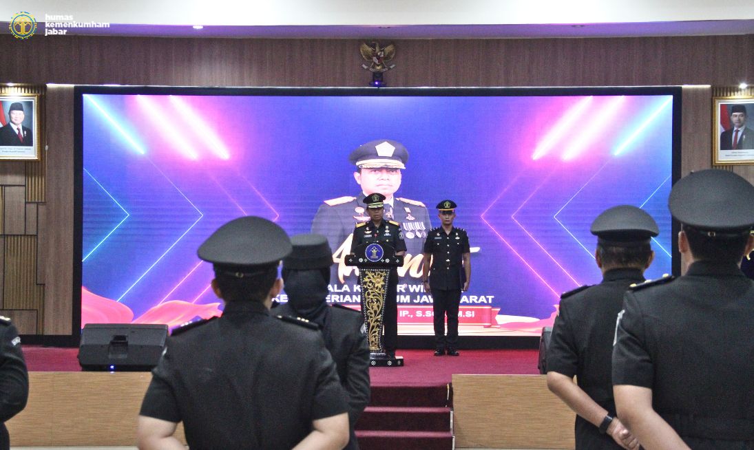 Langkah Strategis Tingkatkan Kinerja, Kakanwil Kemenkum Jabar (Asep Sutandar) Ambil Sumpah dan Lantik 10 Orang Pejabat Non Manajareial