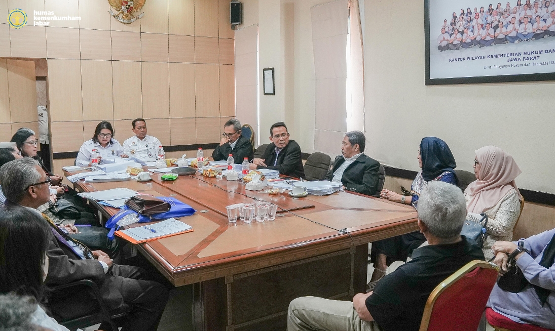 Kakanwil Kemenkumham Jabar (Asep) Didampingi Kadivyankum Jabar (Hemawati) Ikuti Sidang Majelis Pengawas Wilayah Notaris Jawa Barat