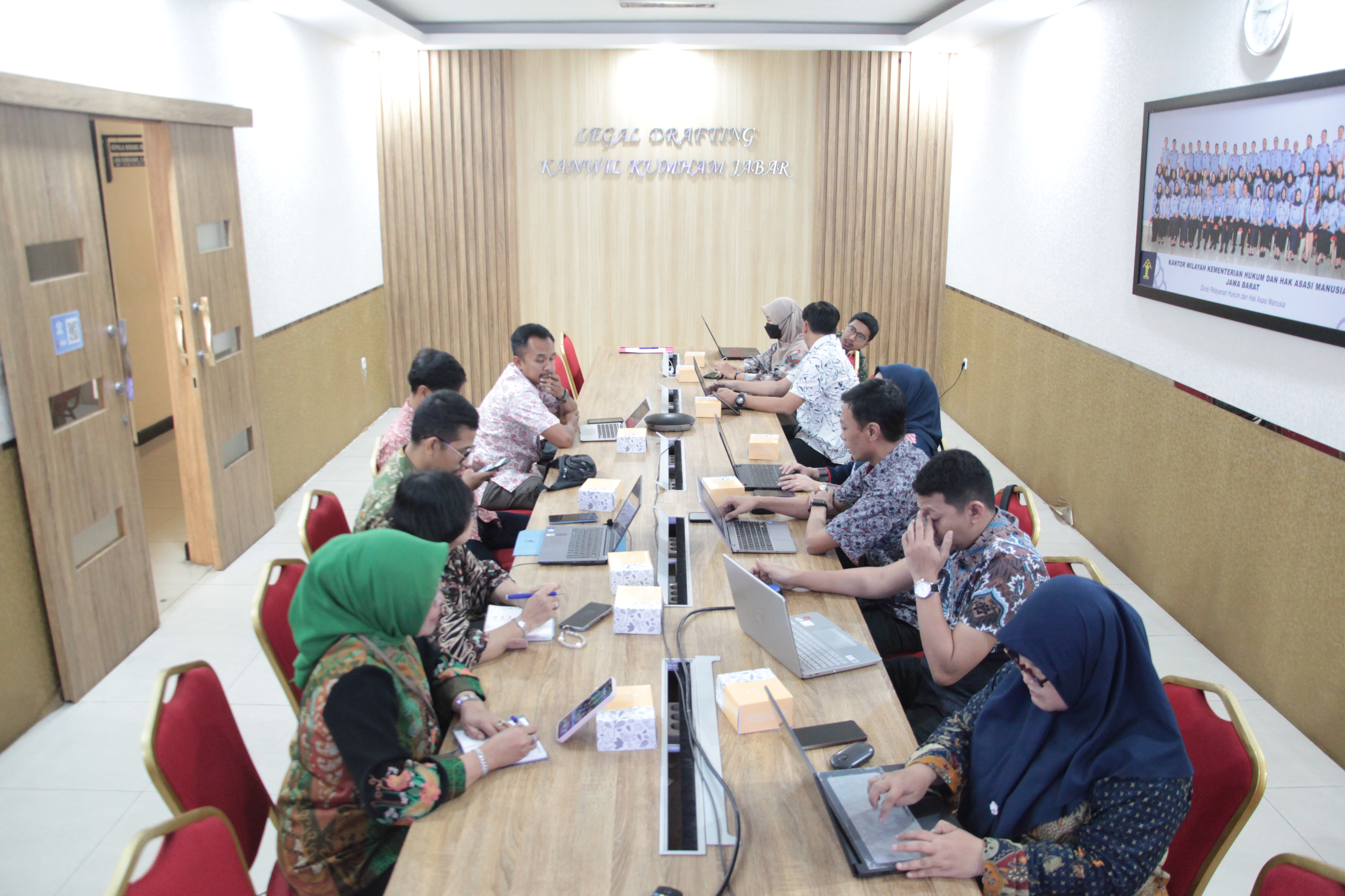 Kemenkum Jabar Harmonisasikan Lebih Lanjut 2 Raperda dan 3 Raperkada Kab. Bandung