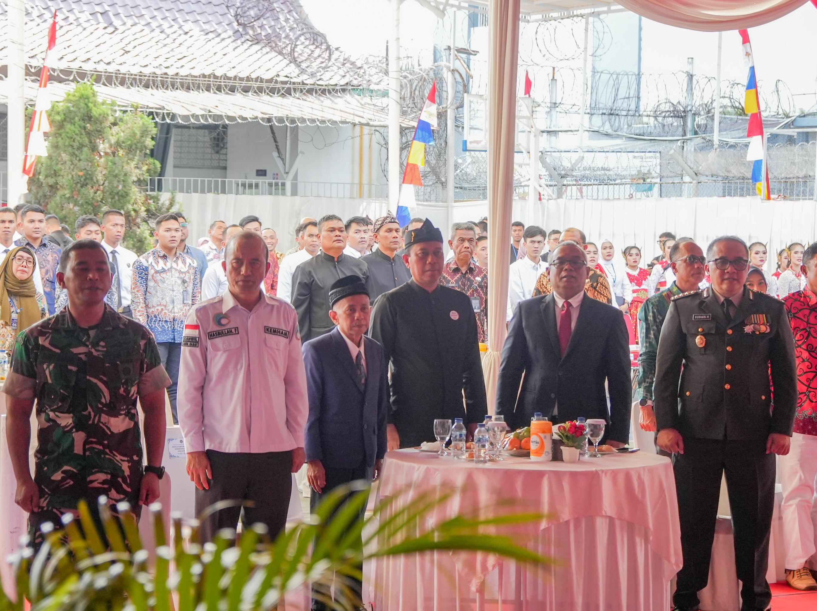Kakanwil Kemenkum Jabar (Asep Sutandar) Hadiri Pemberian Remisi Bagi Narapidana Di Wilayah Jawa Barat