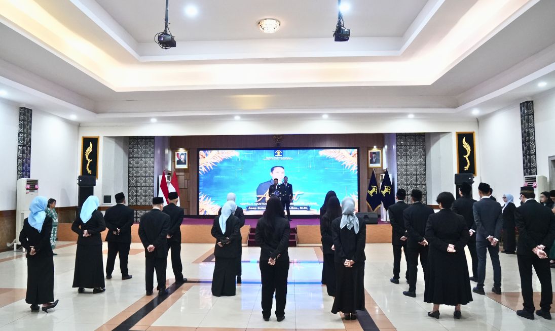 Sah! Kanwil Kemenkum Jabar Lantik Notaris dan WNI Baru, Ini Peringatan Kakanwil Asep Sutandar